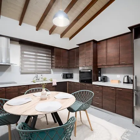 Feriehus Meltemi House - A Seaside Luxury Maisonnette Dhiyellótika