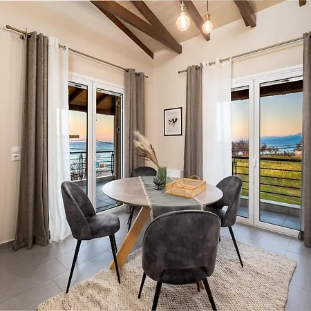 Meltemi House - A Seaside Luxury Maisonnette