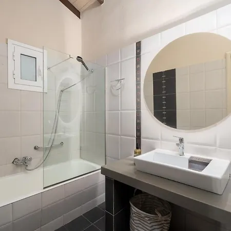 Meltemi House - A Seaside Luxury Maisonnette Holiday home *