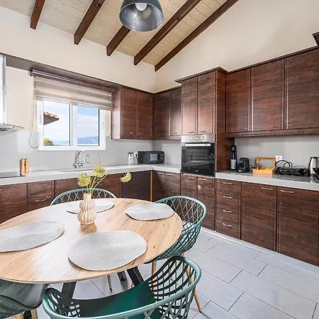 Feriehus Meltemi House - A Seaside Luxury Maisonnette *