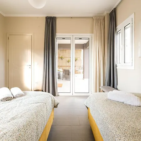 Feriehus Meltemi House - A Seaside Luxury Maisonnette Dhiyellótika