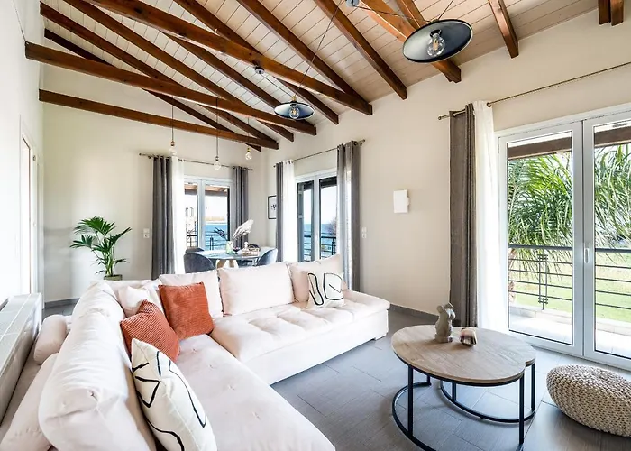 Meltemi House - A Seaside Luxury Maisonnette * Dhiyeliotika