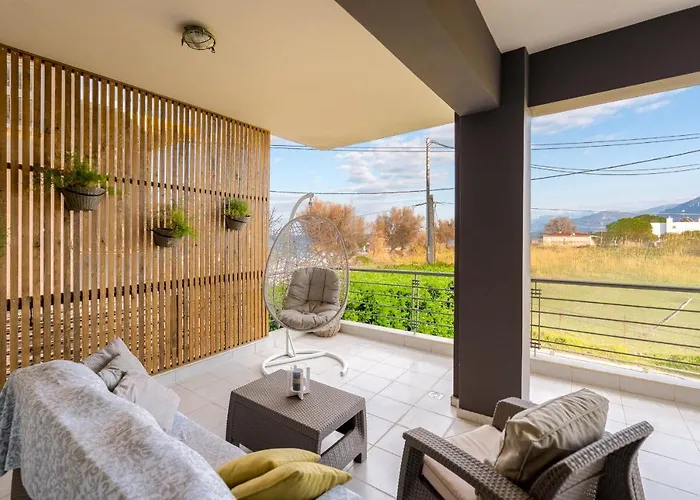 Meltemi House - A Seaside Luxury Maisonnette * Dhiyeliotika